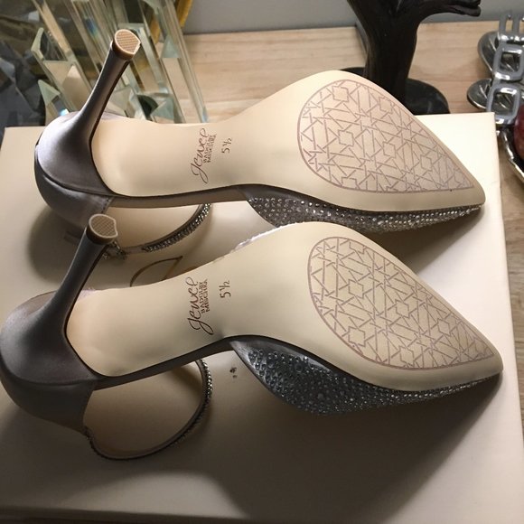 BADGLEY MISCHKA Jailene Ankle Strap Stiletto in Champagne Size 5.5 NEW - Picture 5 of 5